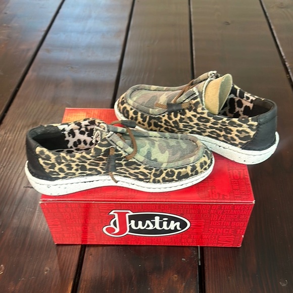 Justin Boots Camouflage Leopard Moccasins - Picture 12 of 12